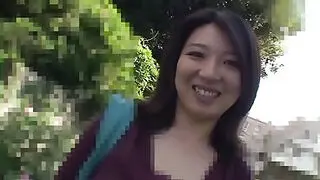 Tüylü Japon MILF Naho Tajiri sertçe becerildi.