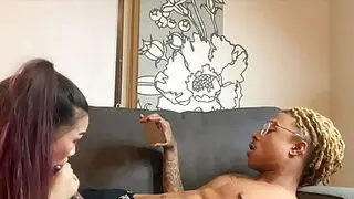 Азиатская шлюха Минни Скарлетт не может насытиться членом.
